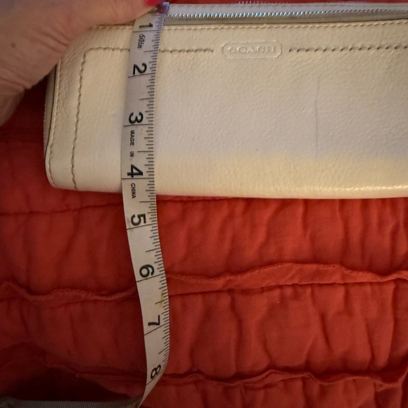 Coach Cream Leather Wallet with Zipper Closure - Picture 6 of 8